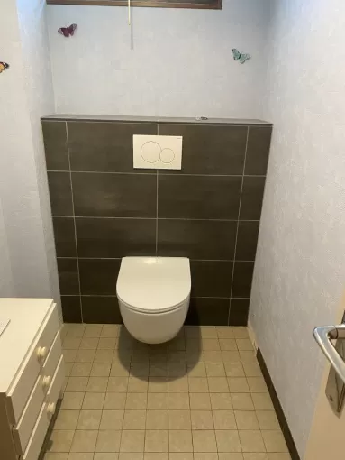 Installation d'un WC suspendu dans une villa à Pontcharra, Pontcharra, V2Z