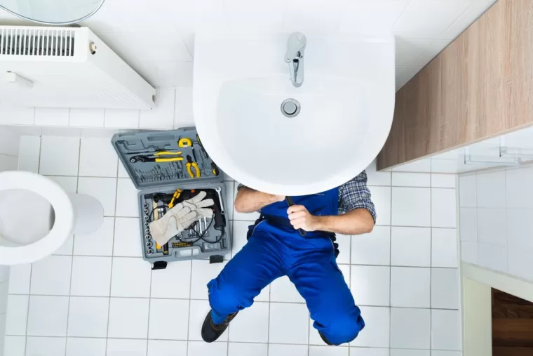 Dépannage et réparation d'une fuite d'eau par plombier à Meylan, Pontcharra, V2Z